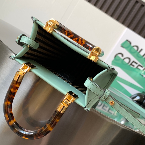 スーパーコピーブランドバッグ着用イメージ